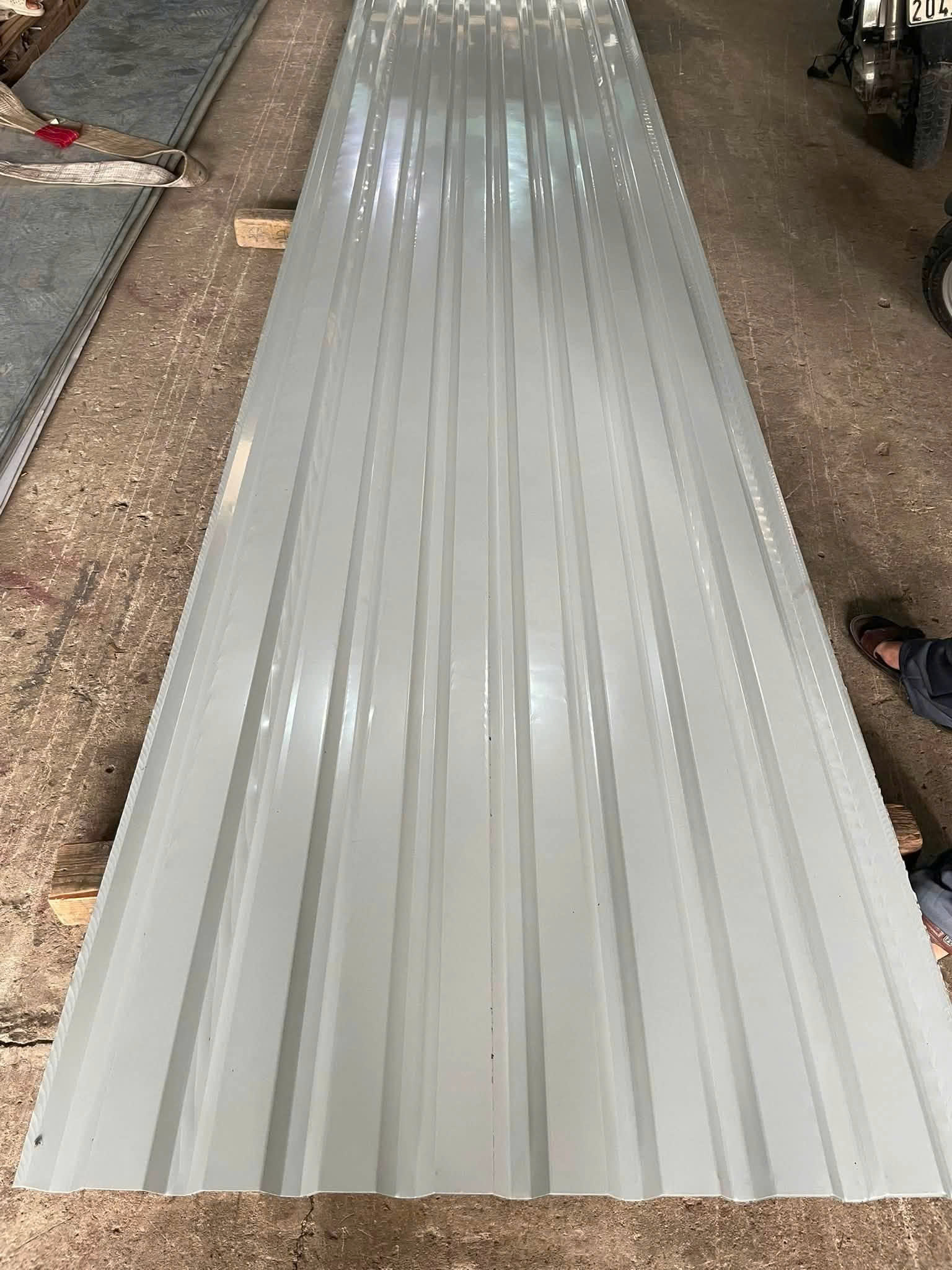 Báo Giá Tôn Mỏng Lợp Mái Mới Nhất 2026 & Hướng Dẫn Tối Ưu Chi Phí Xây Dựng 1 Giá tôn mỏng lợp mái