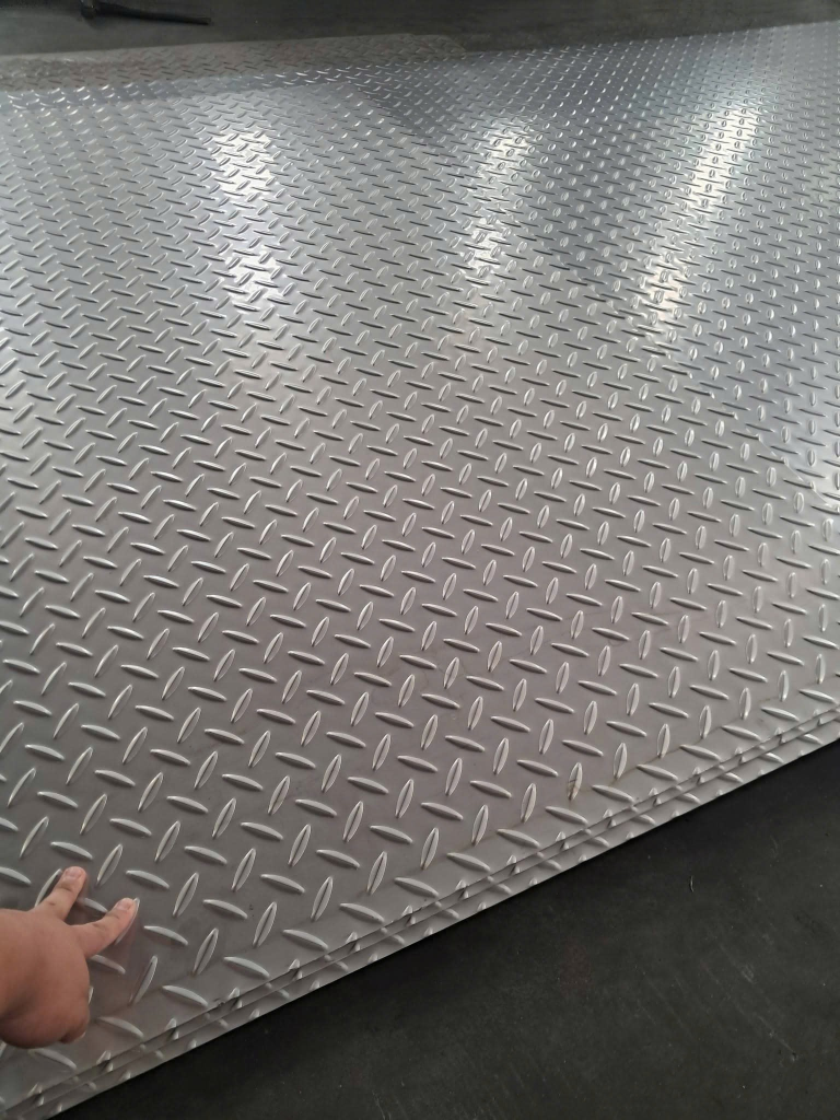 Tấm Inox Dập Gân: Cấu Tạo, Bảng Giá Và Ứng Dụng Thực Tế Mới Nhất 2026 3 image 1