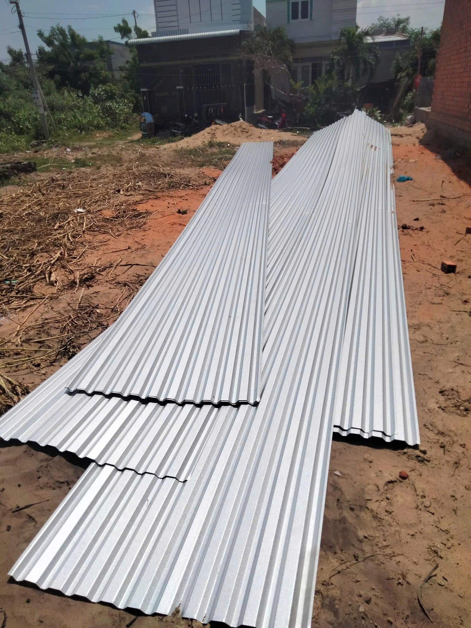 Tôn Lạnh 5 Dem: Bảng Giá, Kích Thước & Kinh Nghiệm Mua Hàng Chi Tiết Từ A-Z 1 Tôn lạnh 5 dem