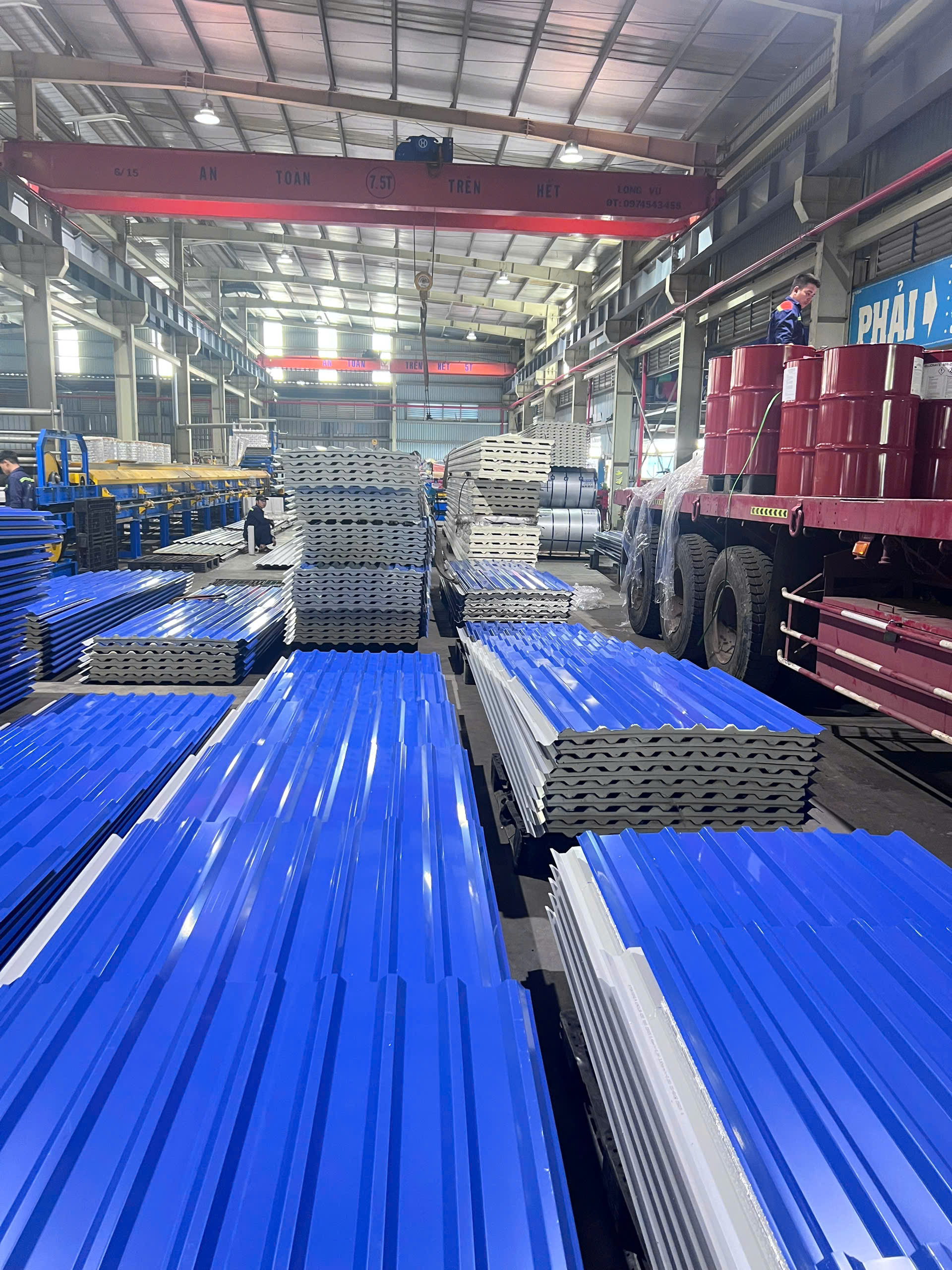 Tôn Cách Nhiệt PU 30mm: Bảng Giá, Cấu Tạo Và Giải Pháp Chống Nóng Cho Mọi Công Trình 1 Tôn cách nhiệt PU 30mm