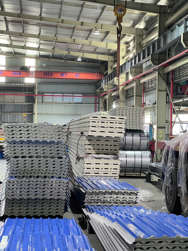 Tôn Cách Nhiệt PU 50mm: Giải Pháp Chống Nóng Tuyệt Đối Cho Mọi Công Trình 3 image 28 768x1024 1