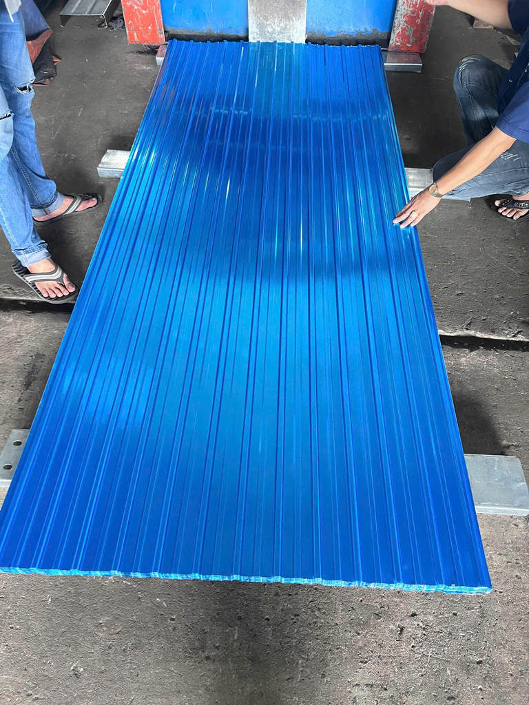 Tôn Màu 3 Dem: Bảng Giá, Thông Số Kỹ Thuật Và Ứng Dụng Chi Tiết 2 image 768x1024 1