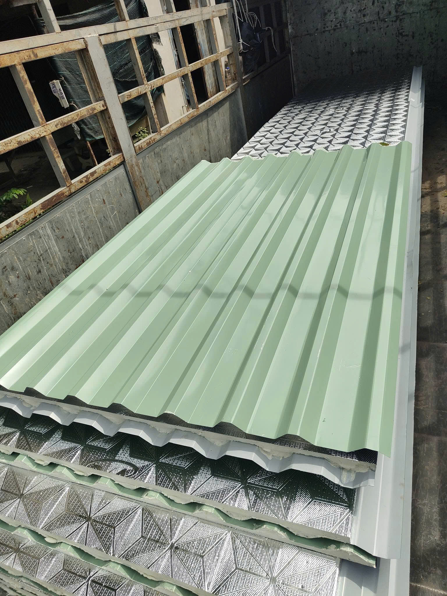 Tôn sóng cách nhiệt