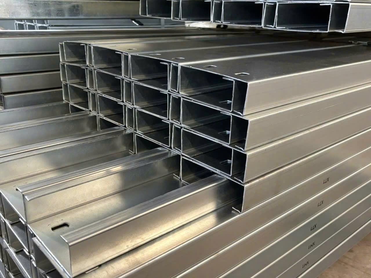 Xà Gồ Hoa Sen: Bảng Giá Mới Nhất 2026 & Hướng Dẫn Chọn Mua 1 Xà gồ Hoa Sen