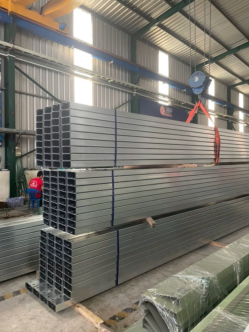 Xà Gồ Đông Á: Bảng Giá, Thông Số Kỹ Thuật & Hướng Dẫn Chọn Mua 1 Xà gồ Đông Á