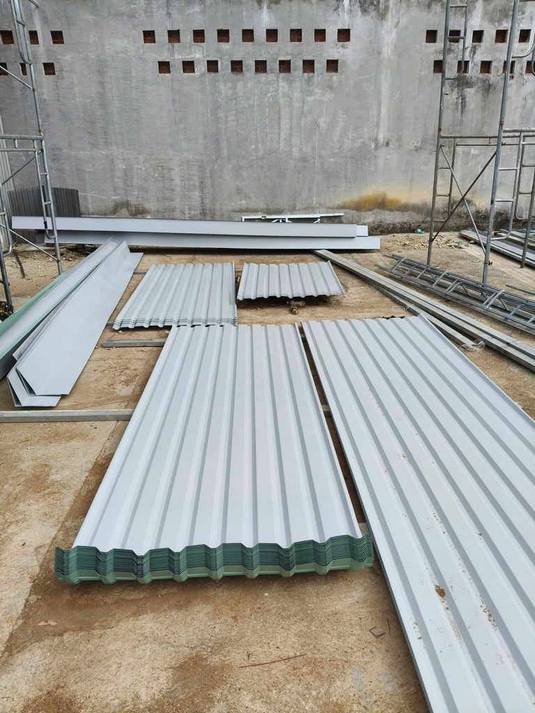 Báo Giá Tôn AZ50 Mới Nhất 2026 – Ưu Đãi Chiết Khấu Cho Công Trình 3 image 24 768x1024 1