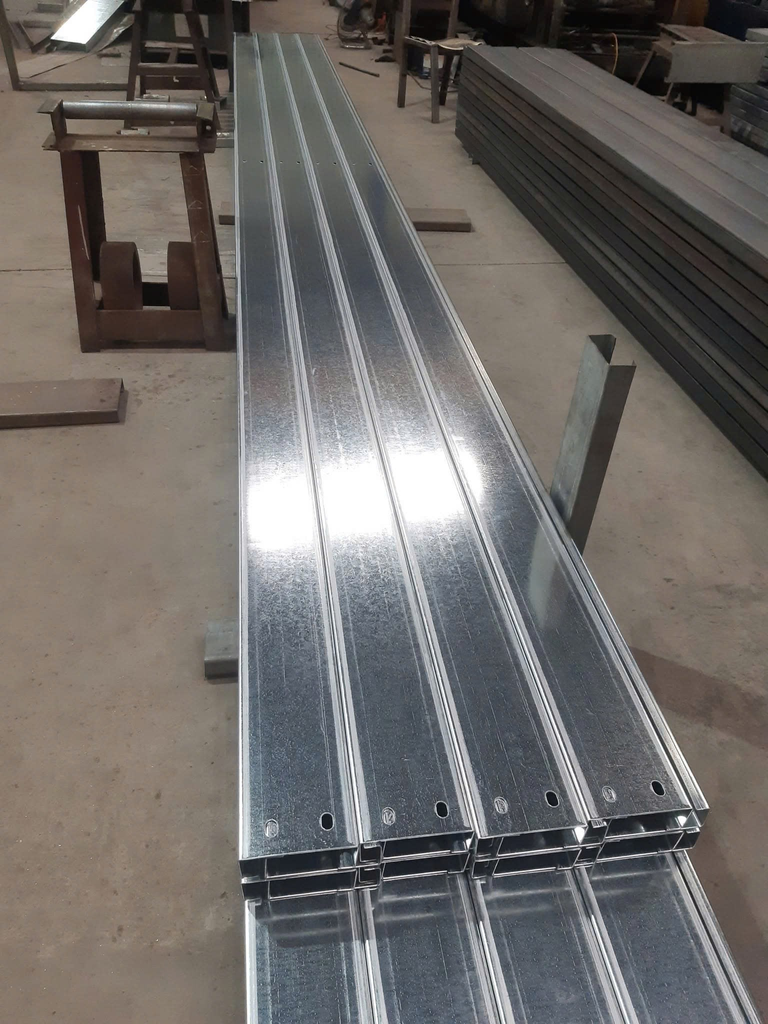 Xà Gồ Đông Á: Bảng Giá, Thông Số Kỹ Thuật & Hướng Dẫn Chọn Mua 3 image 70 768x1024 1
