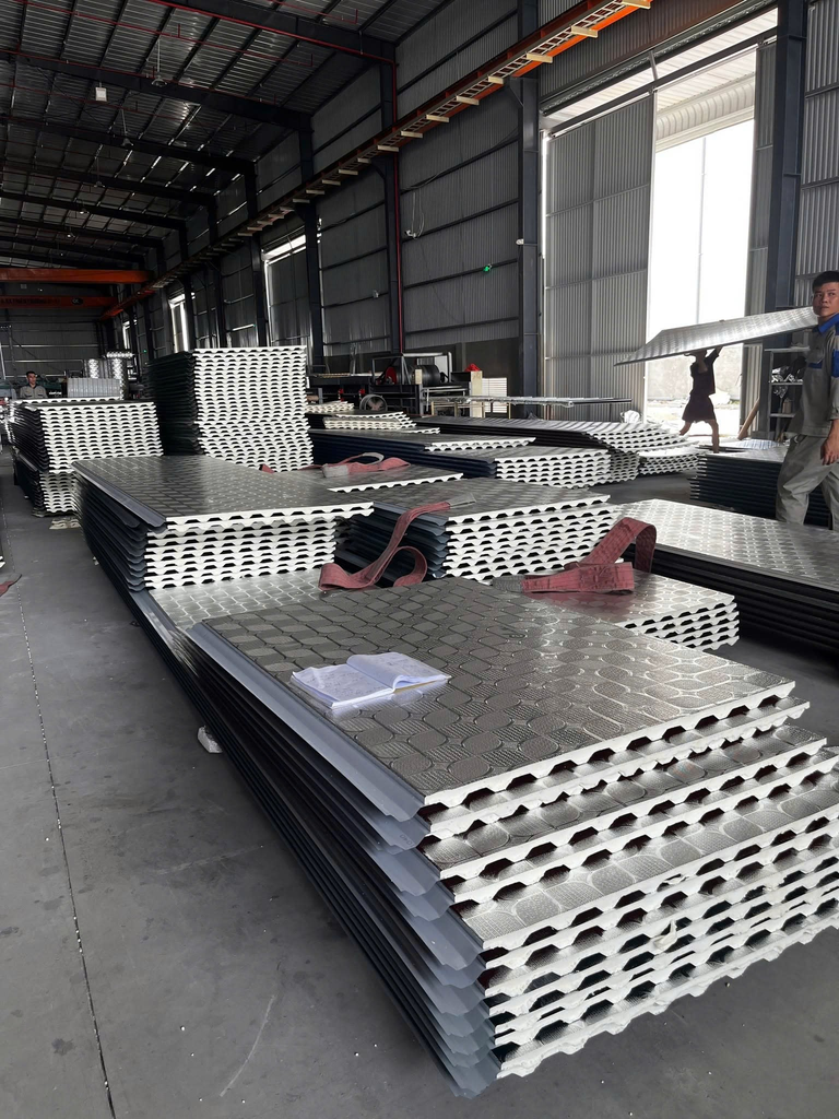 Giá Tôn Xốp Sunco Mới Nhất 2026: Chi Tiết & Hướng Dẫn Mua Hàng 2 image 77 768x1024 1