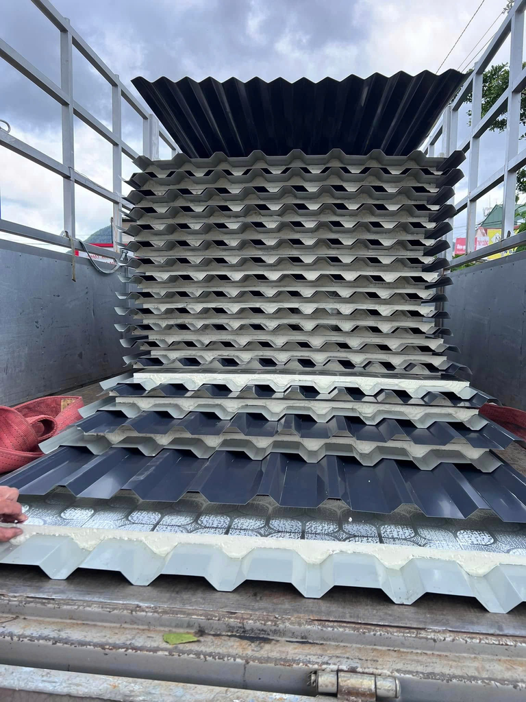 Giá Tôn Xốp Sunco Mới Nhất 2026: Chi Tiết & Hướng Dẫn Mua Hàng 3 image 78 768x1024 1